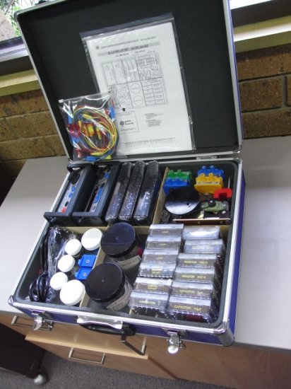 (image for) Electricity Kit, teaching aid, ALUM.CASE,SIG.GEN,M/G,MOT.KIT